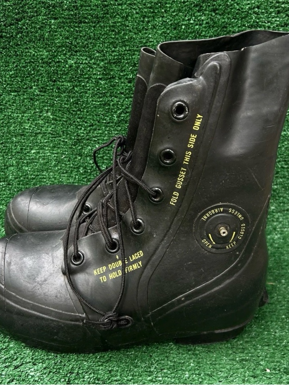 US Military Mickey Mouse Extreme Cold Vapor Barrier Boots 7W Jan 86 Bata Vintage